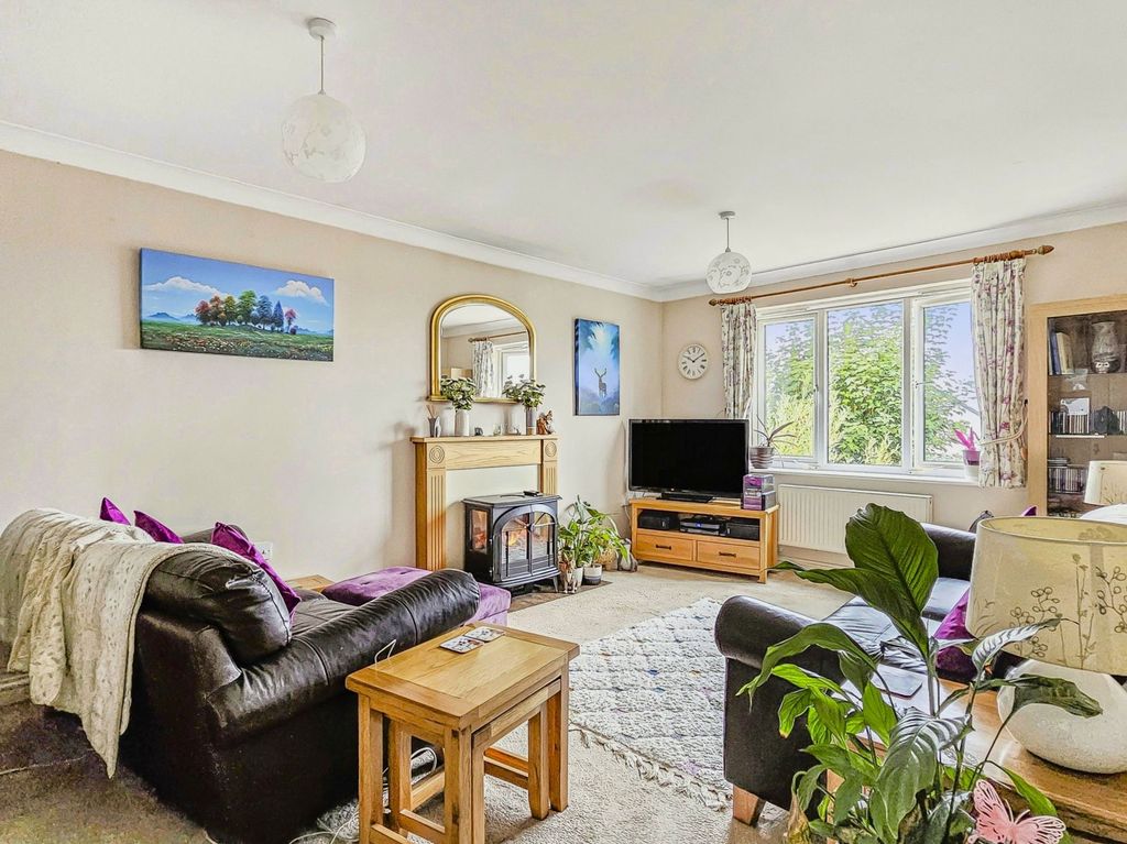Property photo 2 of 25