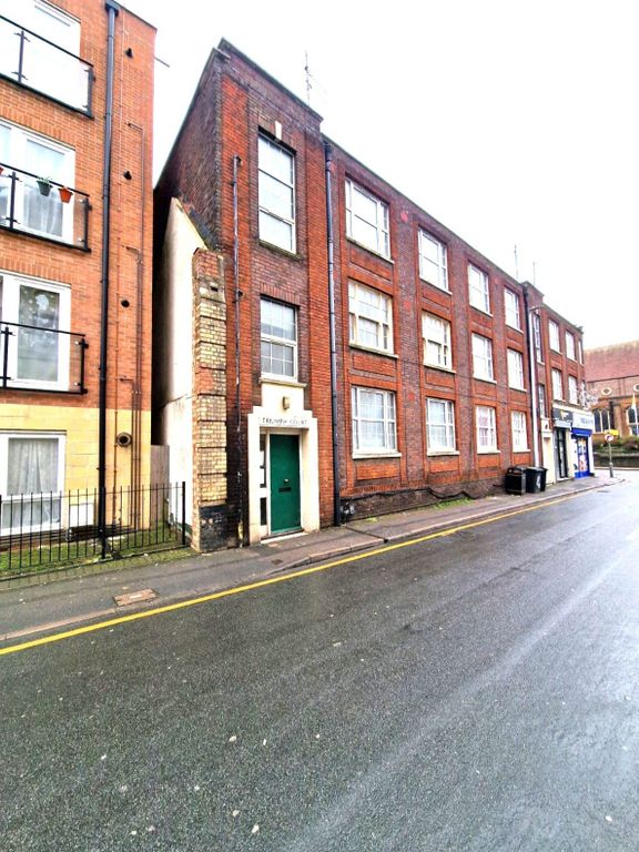 Property photo 1 of 18 Two Bedroom Top Floor Flat Available To Rent Located On Triumph Court, Union Street In Luton