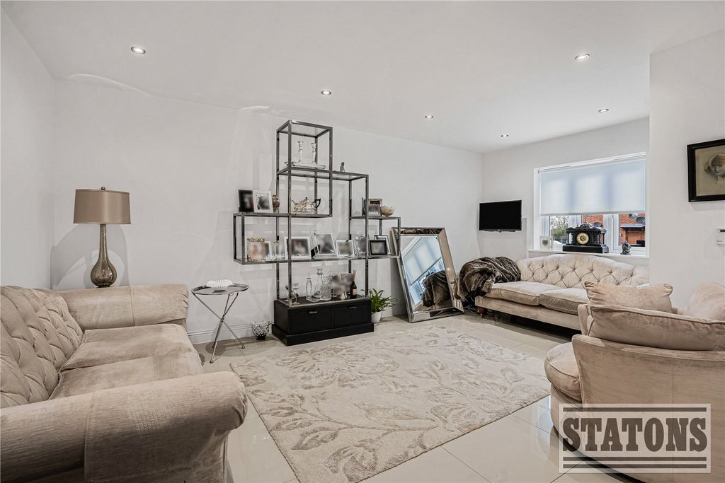 Property photo 2 of 16 Picture No. 14