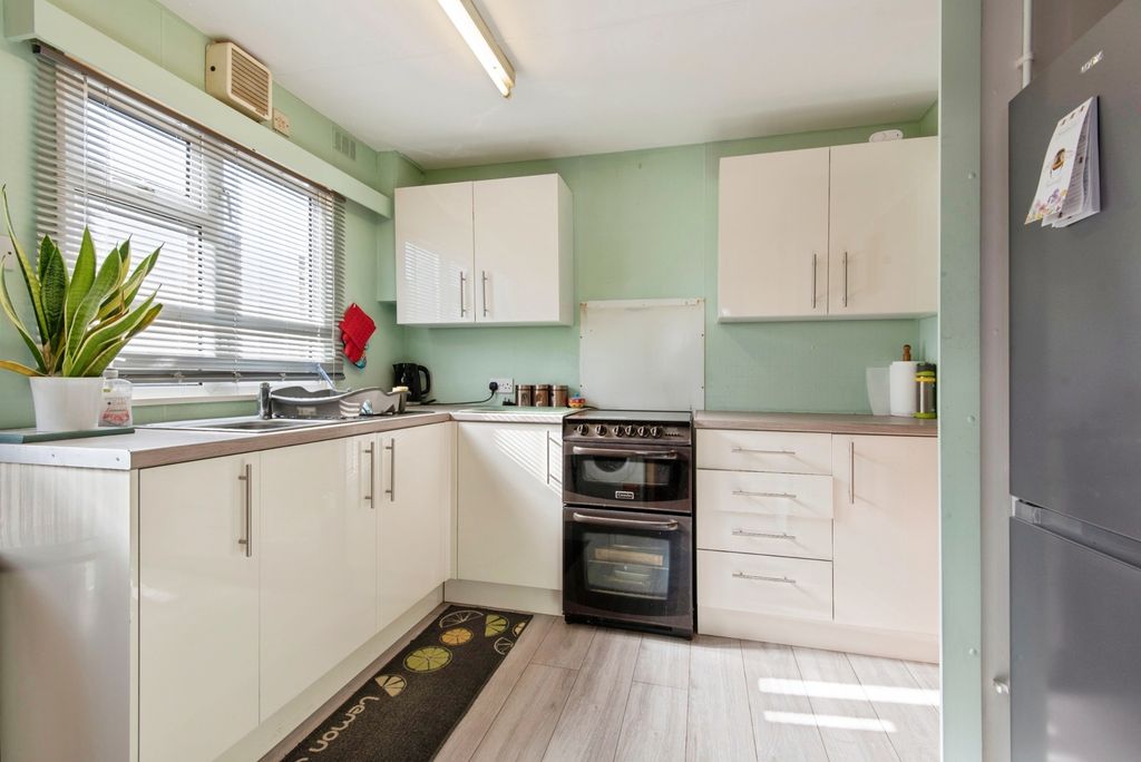 Property photo 2 of 20 Kitchin