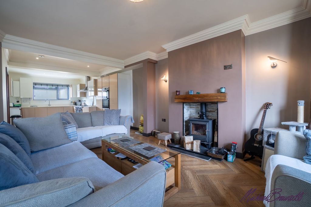 Property photo 2 of 28