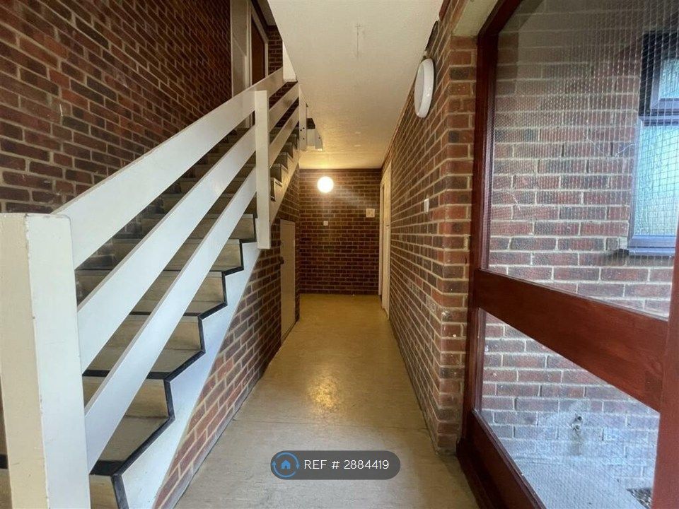 Property photo 2 of 8 Communal Entrance