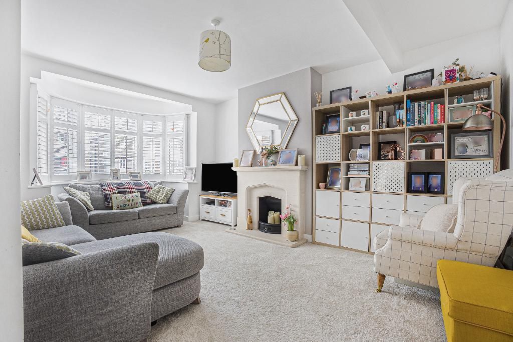 Property photo 2 of 15 Lounge