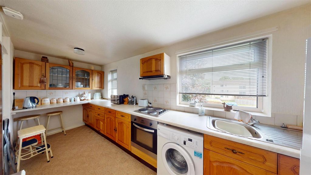 Property photo 3 of 8 Kitchen