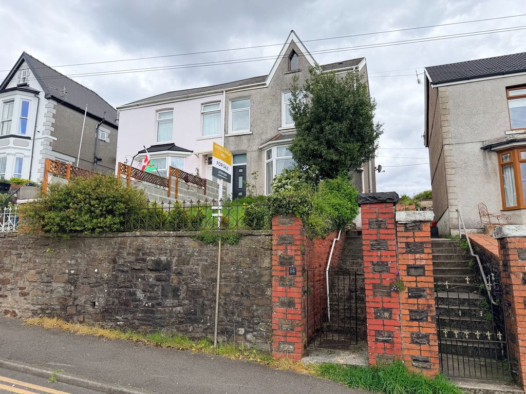 Property photo 2 of 26