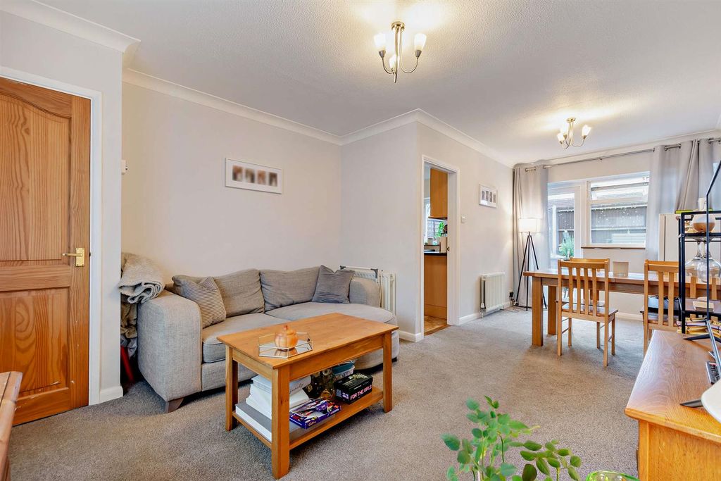 Property photo 2 of 13 Sitting / Dining Areas