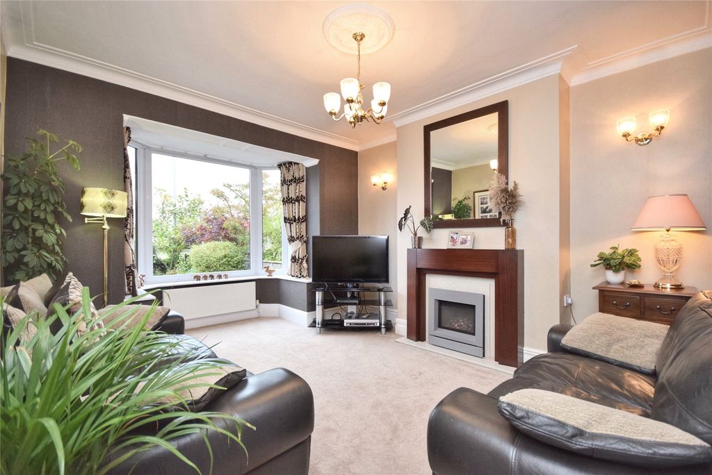 Property photo 2 of 25 Living Room