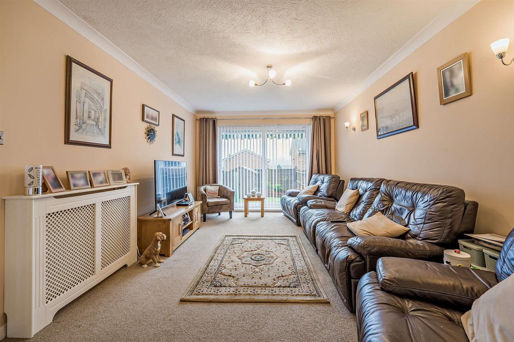 Property photo 3 of 14 8674116-Interior10-800.Jpg