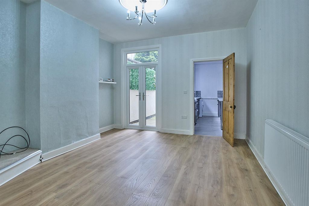 Property photo 3 of 9 Hinckley Road 1.Jpg