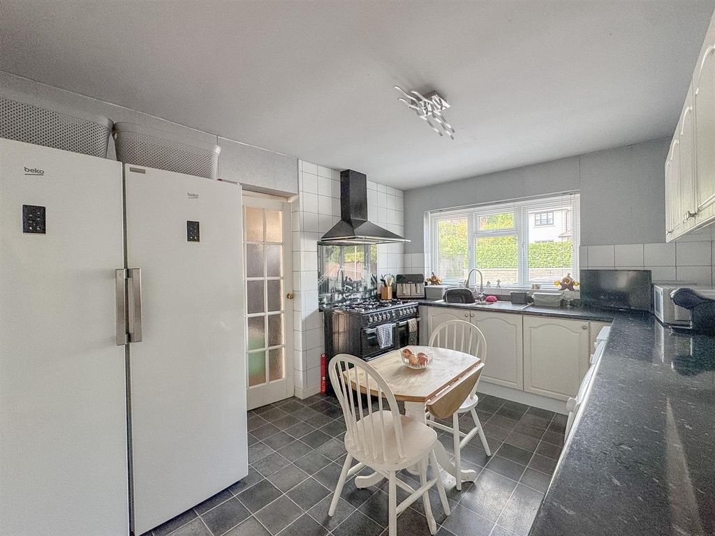 Property photo 3 of 29 Kitchen