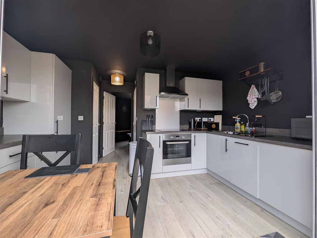 Property photo 3 of 13 Kitchen / Dining Room