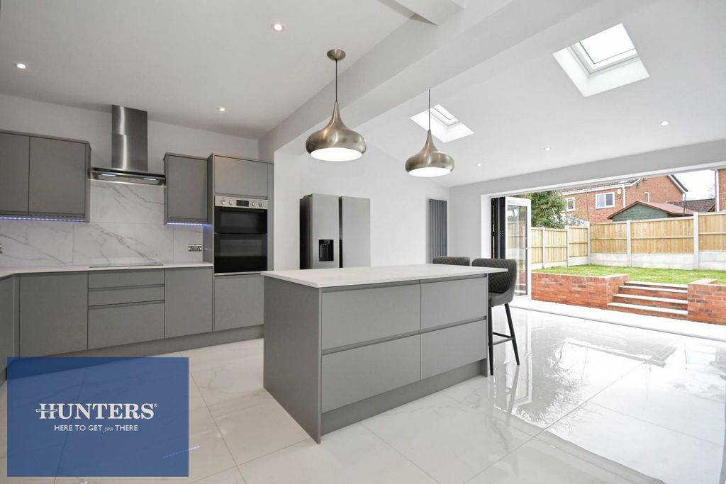 Property photo 2 of 20 Kitchen Diner Family 01.Jpg