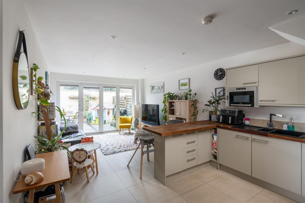 Property photo 2 of 20