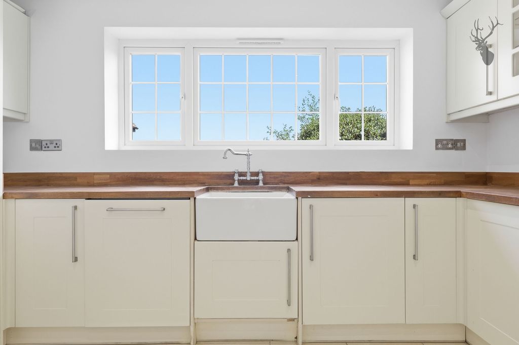 Additional image 4 of 4 bed semi-detached house for saleHigh Road, Epping CM16