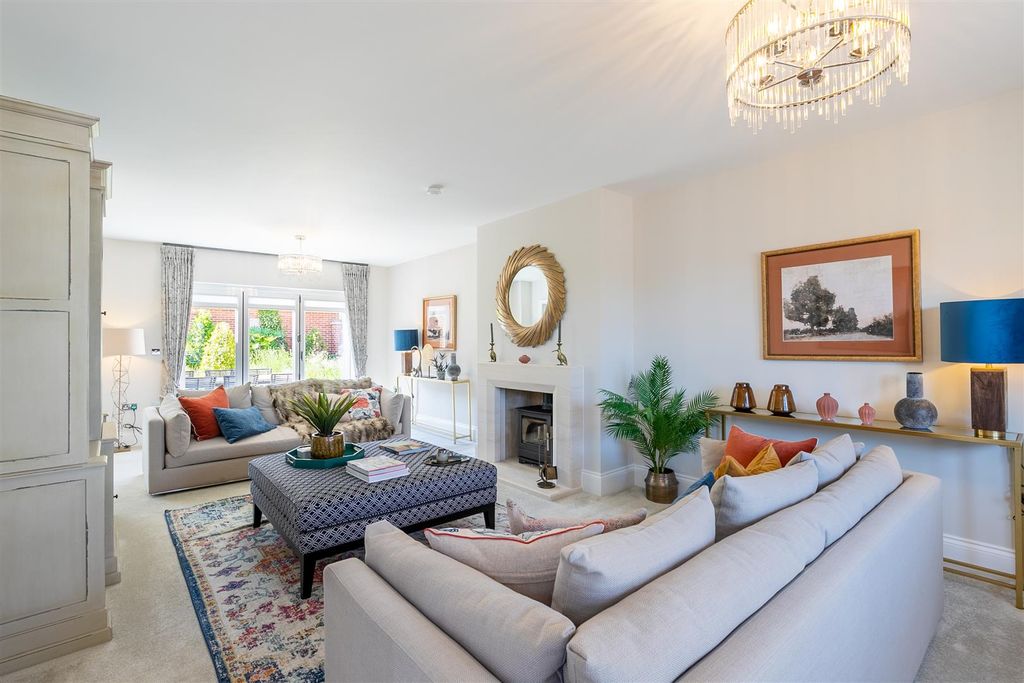 Property photo 2 of 18 Sitting Room