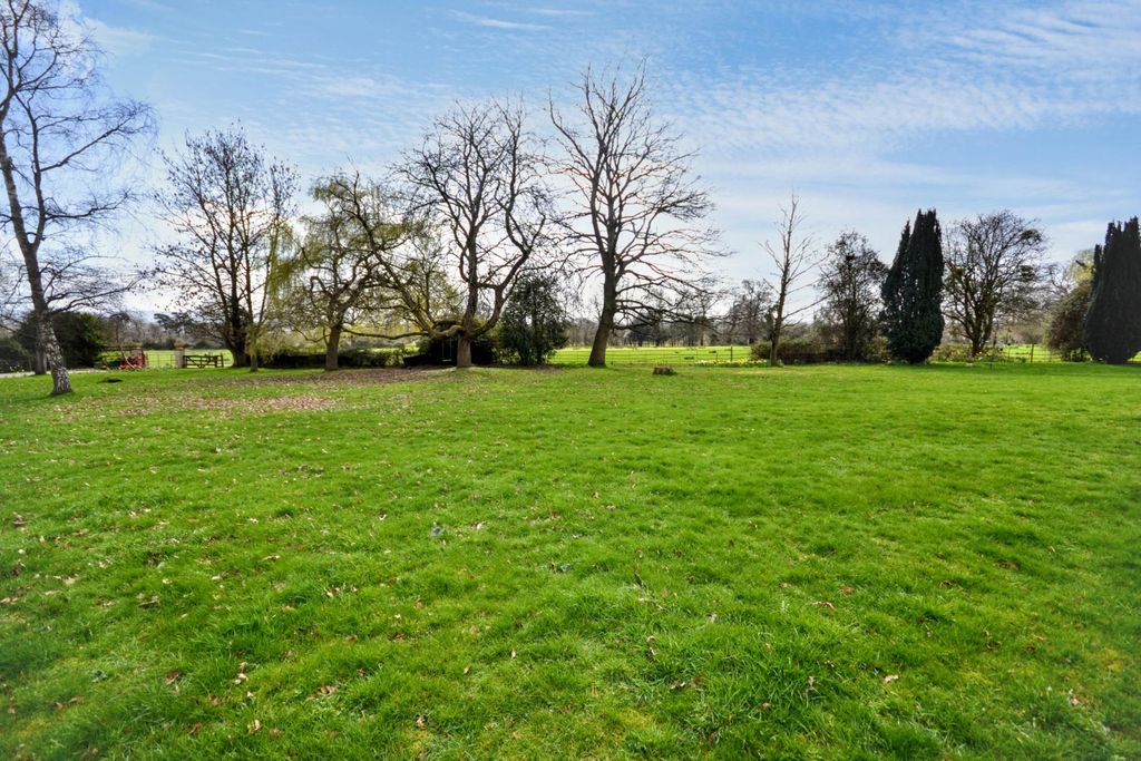 Property photo 2 of 18