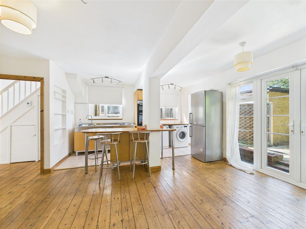 Property photo 3 of 12