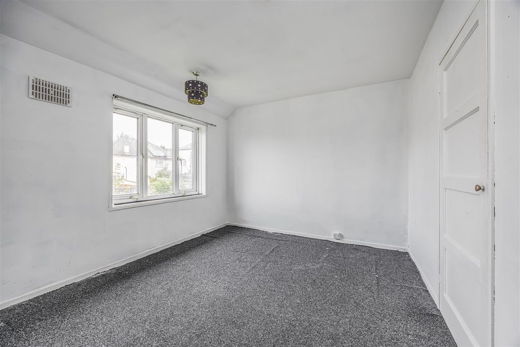 Property photo 2 of 20 9 Blakemere Crescent, Paulsgrove-Porticomarketing-