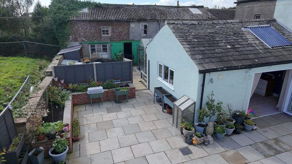 Property photo 2 of 28