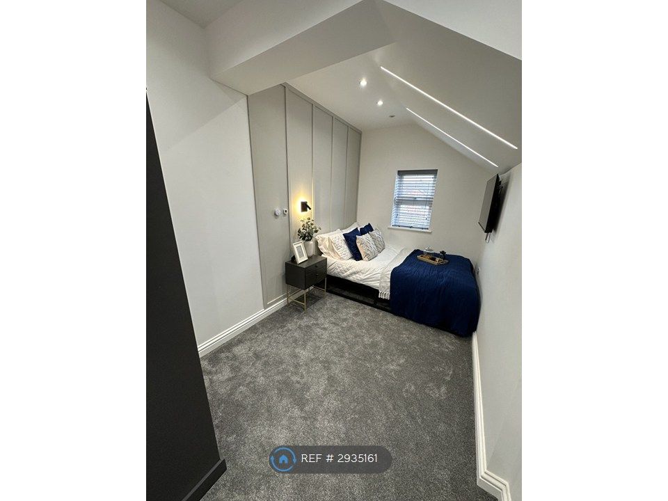 Property photo 3 of 11 Room 3