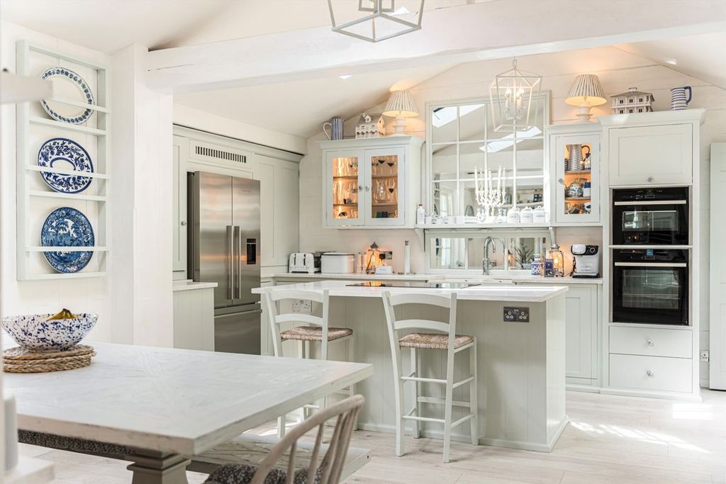 Property photo 2 of 24