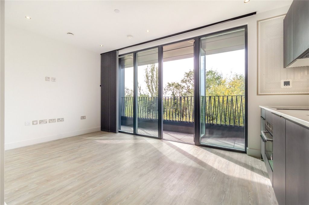 Property photo 3 of 13 Lounge/Kitchen