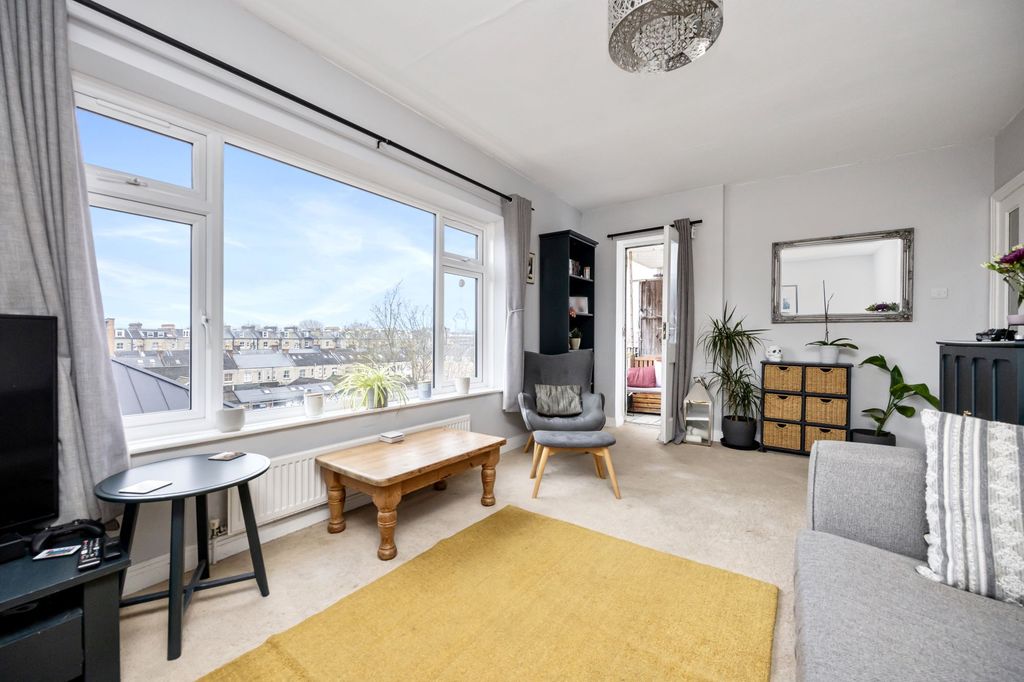 Property photo 3 of 10