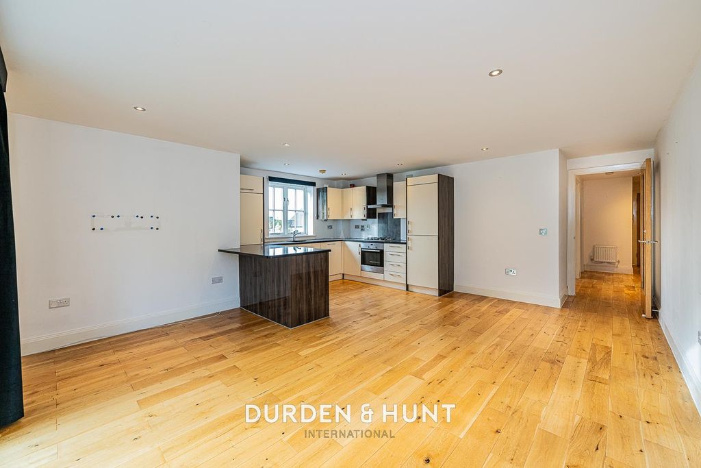 Property photo 3 of 17 Thornwood-12.Jpg