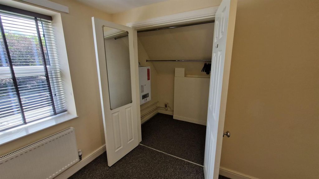 Property photo 2 of 8 Built In Wardrobe