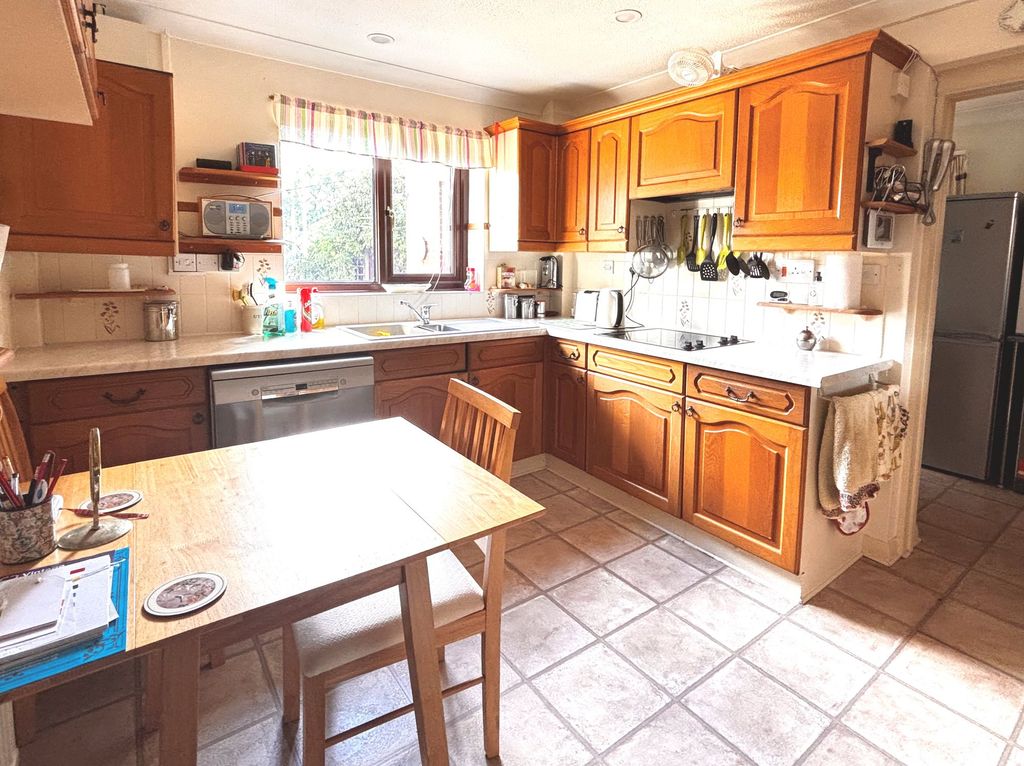 Property photo 3 of 18 Kitchen