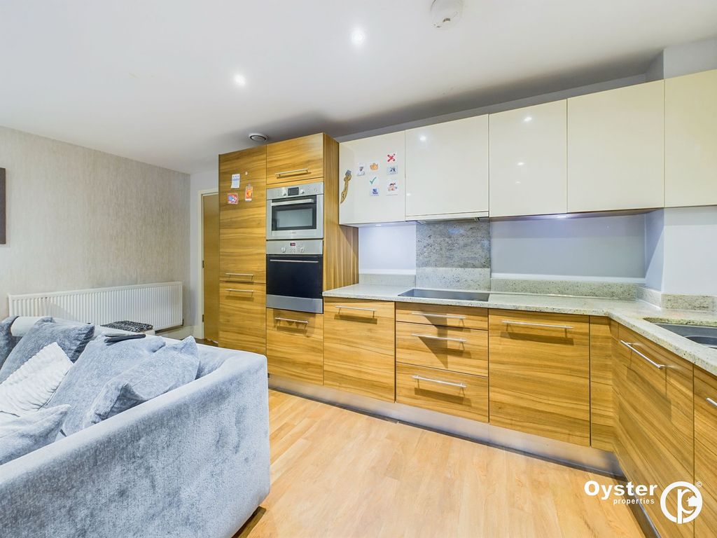 Property photo 3 of 12 Kitchen