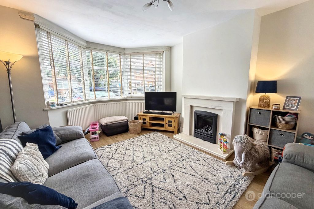 Property photo 2 of 13 5236224
