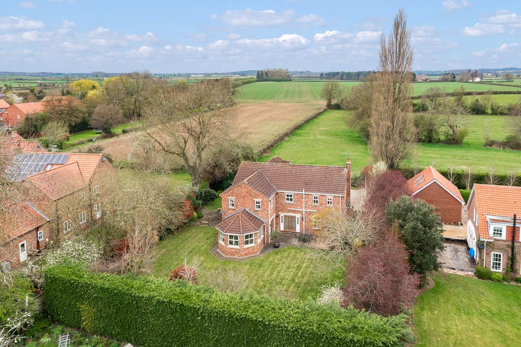 Property photo 2 of 42