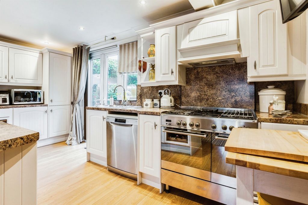 Property photo 3 of 25