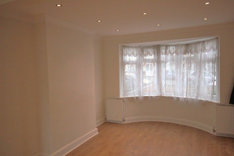 Property photo 3 of 9 Lounge