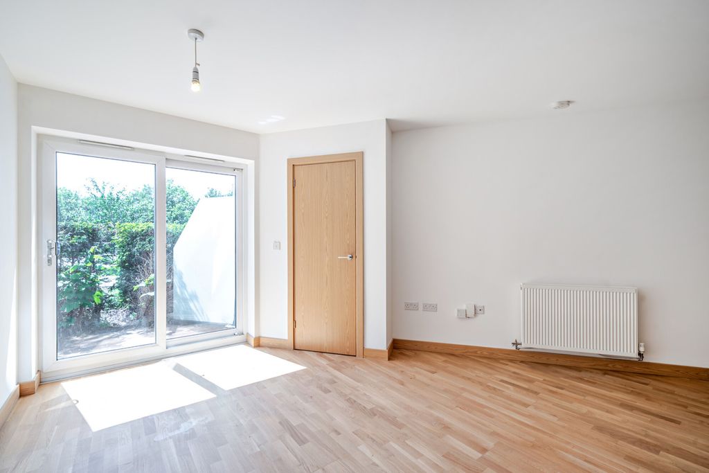 Property photo 2 of 15 1463802-10-6A0c50...