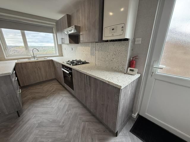 Property photo 3 of 18 Kitchen