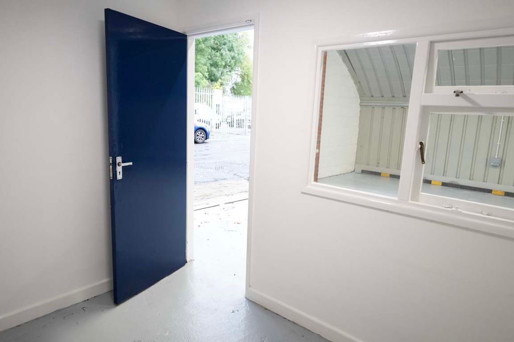 Property photo 3 of 5 An Empty Arch With Lining