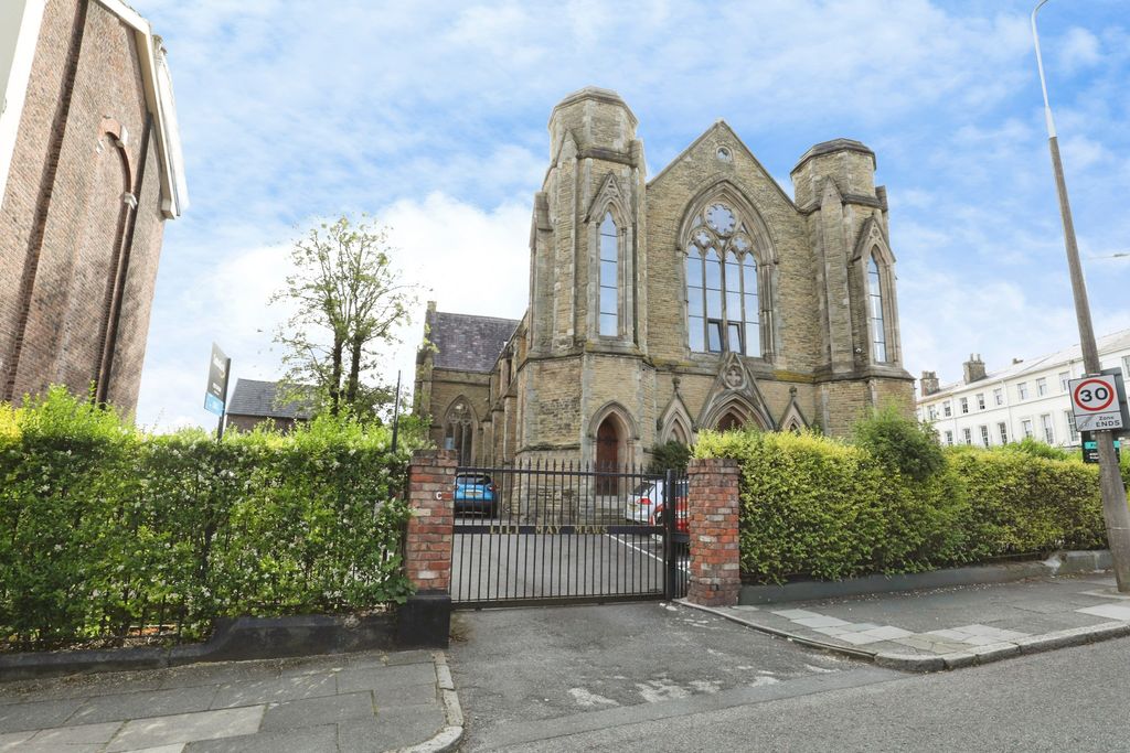 Property photo 2 of 15