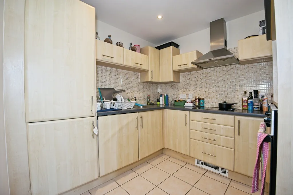 Apartment in Cardiff, Grangetown - More