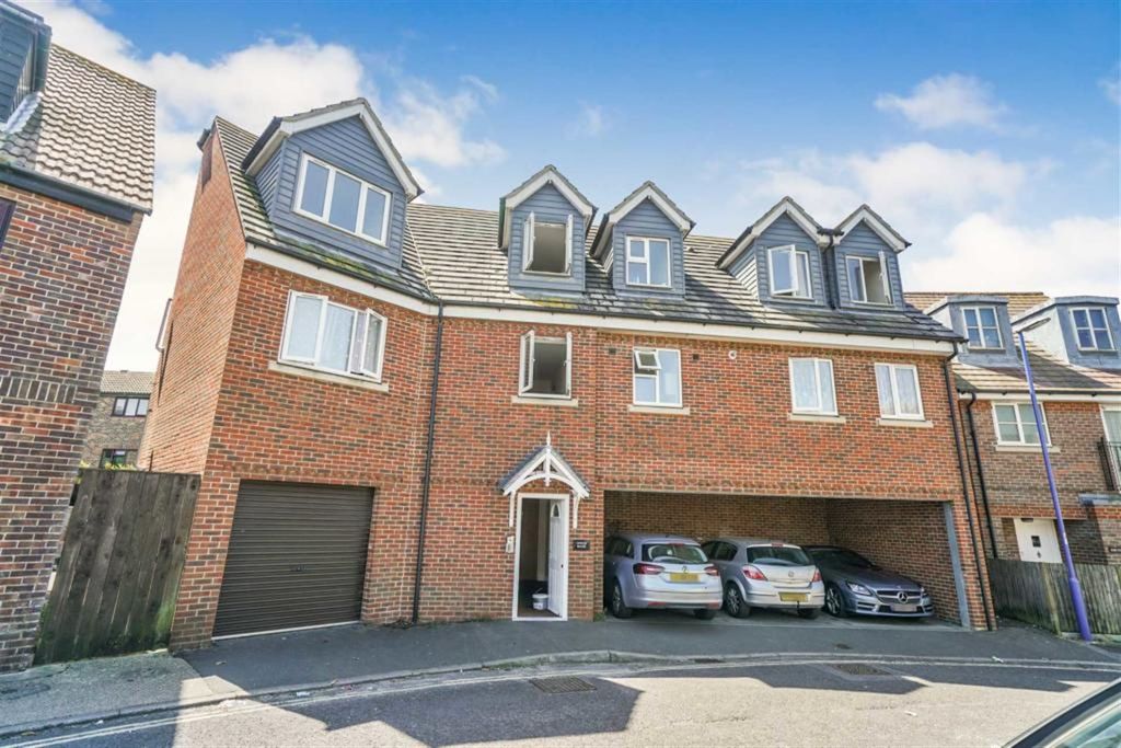 Property photo 1 of 10 (Main)