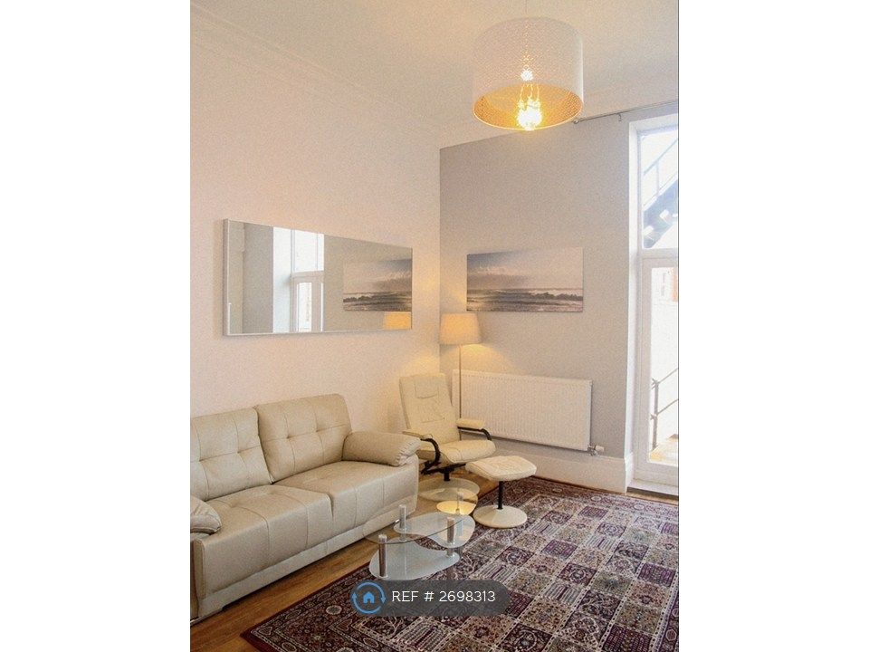 Property photo 2 of 10 Living Room