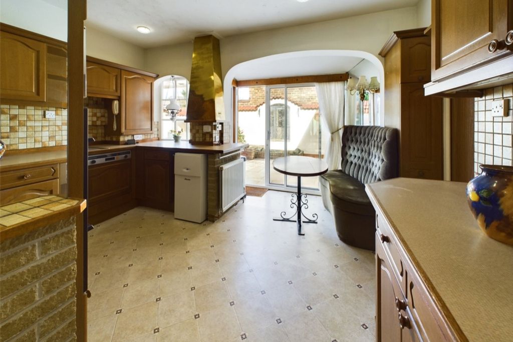 Property photo 2 of 32 Qwl230254 2