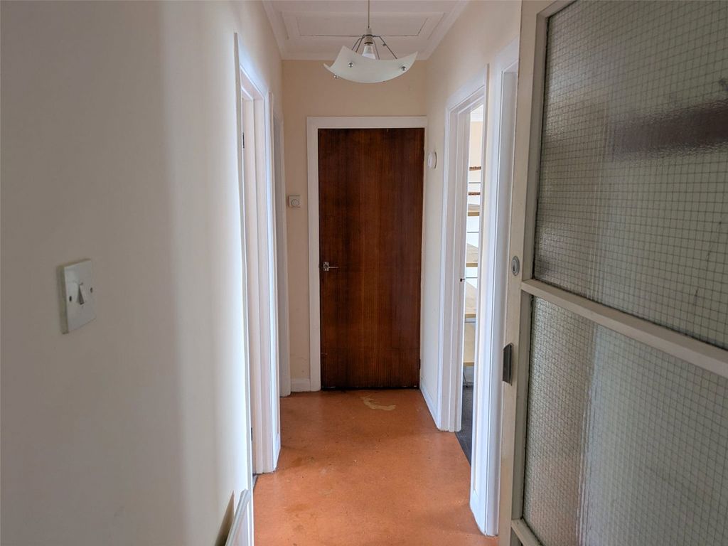 Additional image 5 of 2 bed flat to rentFlat 3, Lansdowne Court, Hamilton Terrace, Milford Haven, Pembrokeshire SA73