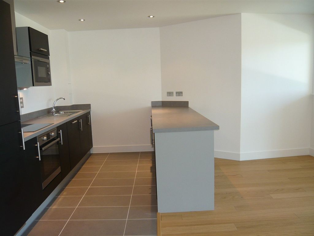 Property photo 3 of 8 Kitchen