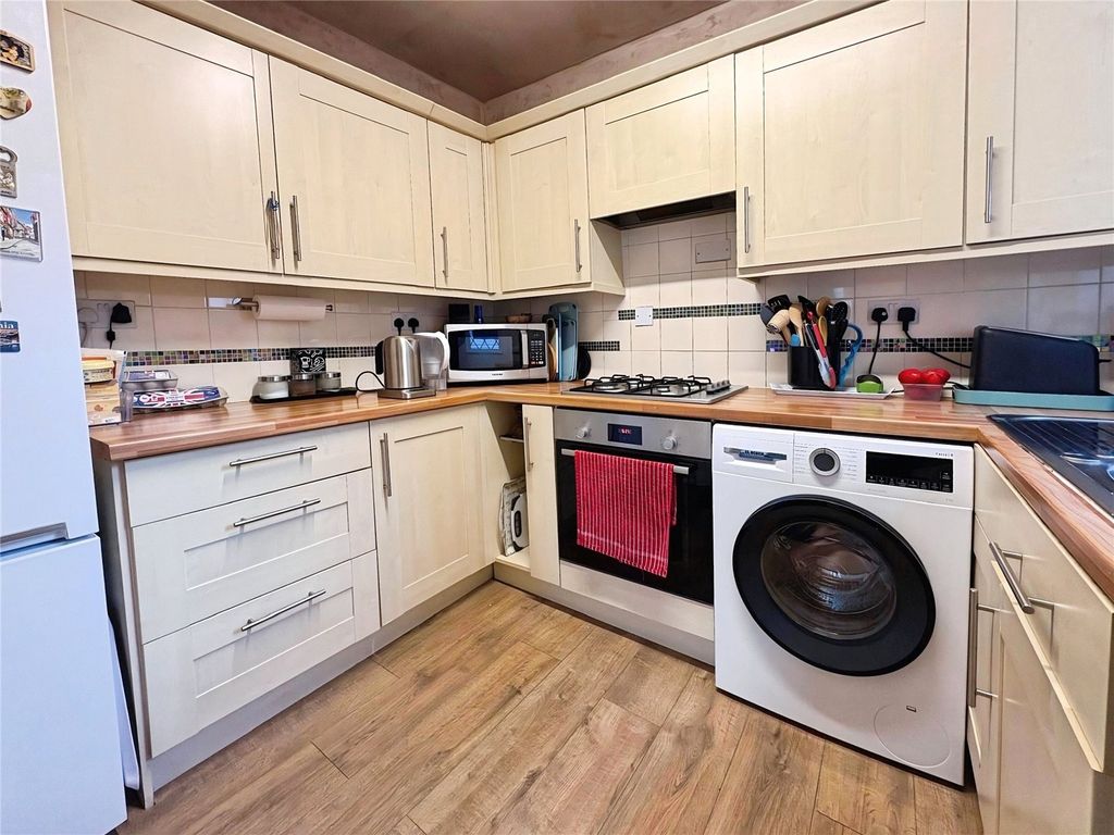 Property photo 3 of 16 Kitchen