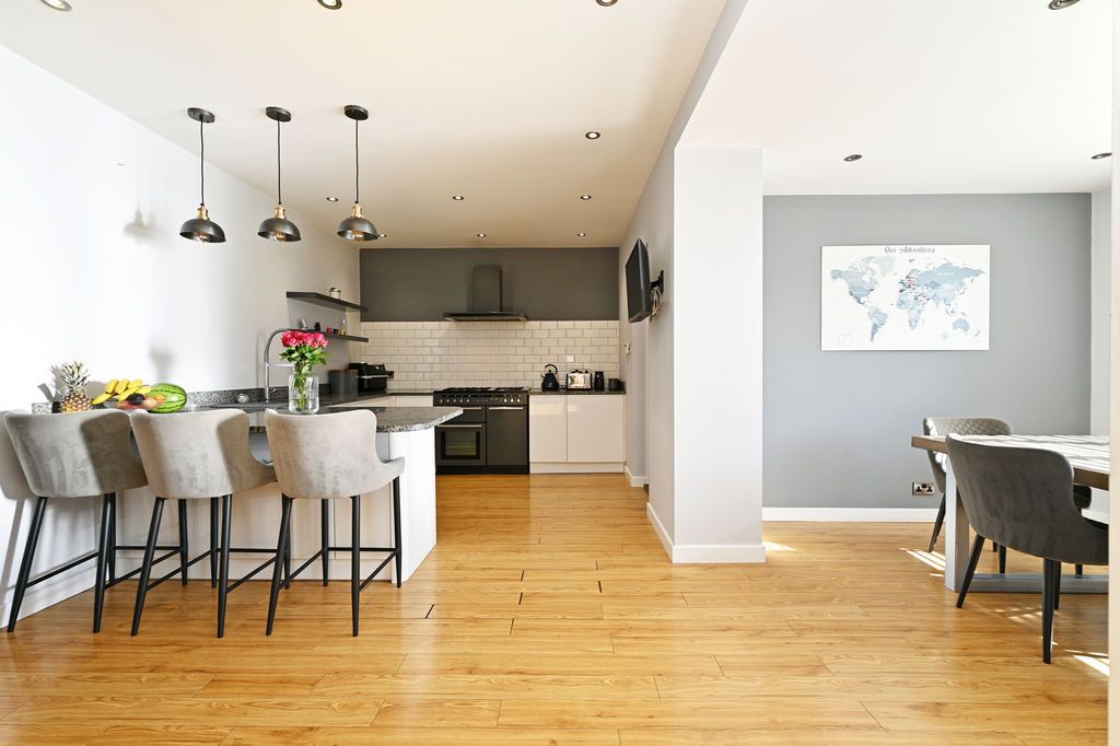 Property photo 1 of 27 Dining Kitchen