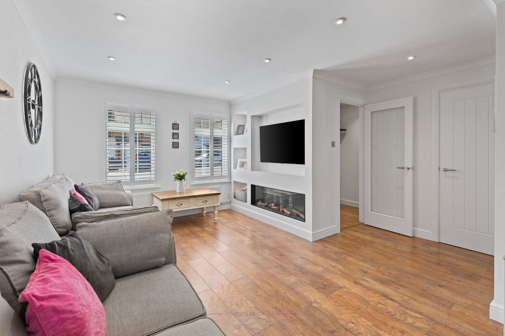 Property photo 2 of 23