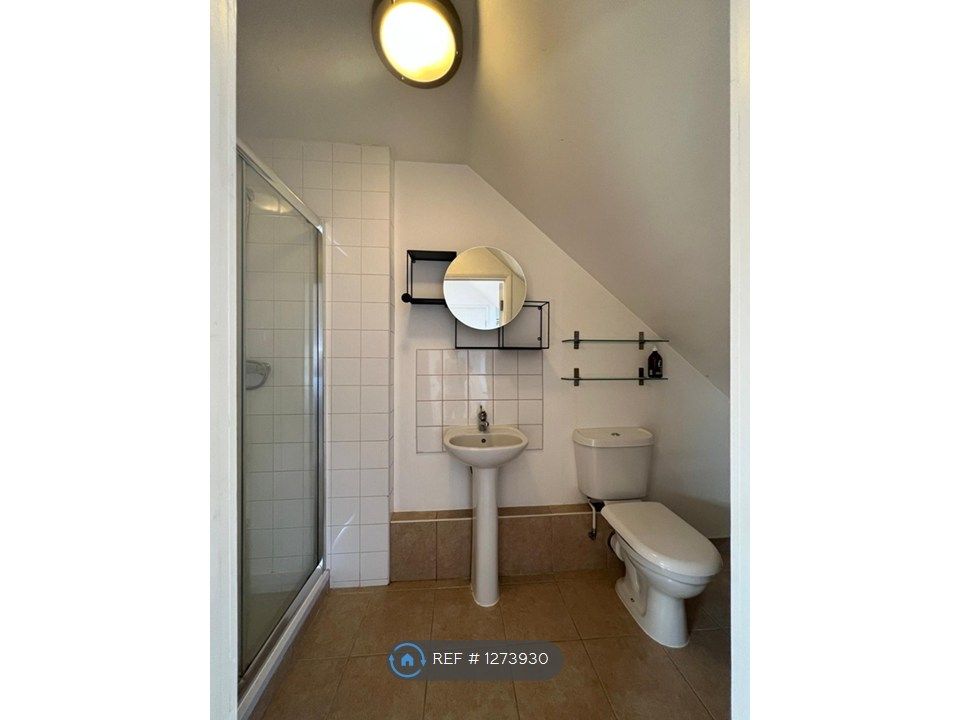 Property photo 3 of 5 Ensuite Bathroom