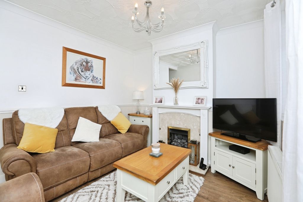 Property photo 2 of 30 Pbox-Img.Jpg